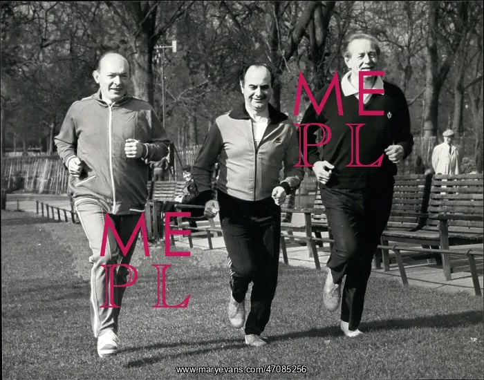 : Teddy Taylor, Harry Ewing, Hector Monro run in the park : Teddy Taylor, Harry Ewing, Hector Monro run in the park