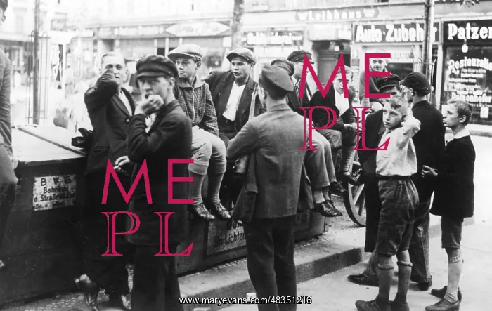 : Teenagers, ca. 1930 : Teenagers, ca. 1930
