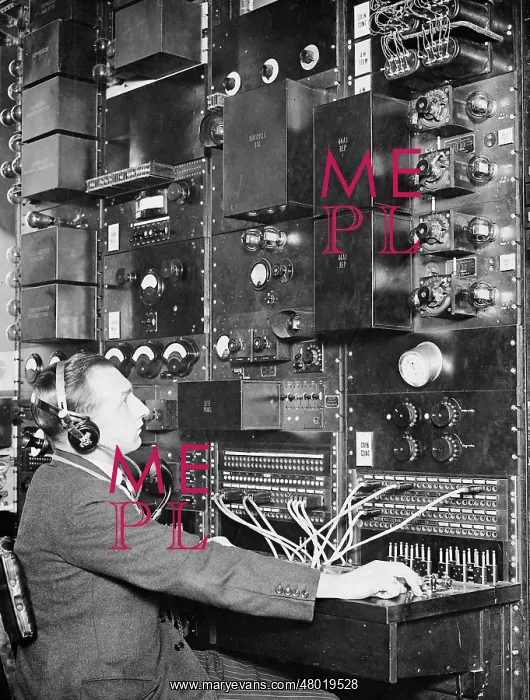 : Telephone switchboard in London, 1927 : Telephone switchboard in London, 1927