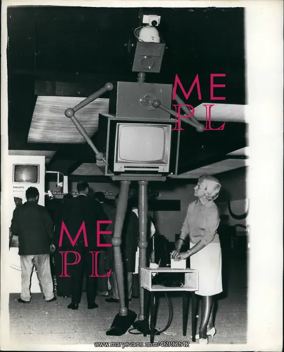 : Television robot on display at Berlin radio show : Television robot on display at Berlin radio show