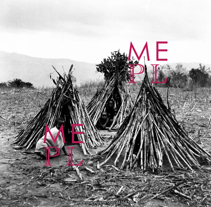 : Temporary shelters made by young Lobedu boys in the fields : Temporary shelters made by young Lobedu boys in the fields