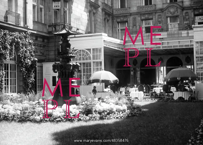 : Terrace of the Hotel Adlon : Terrace of the Hotel Adlon