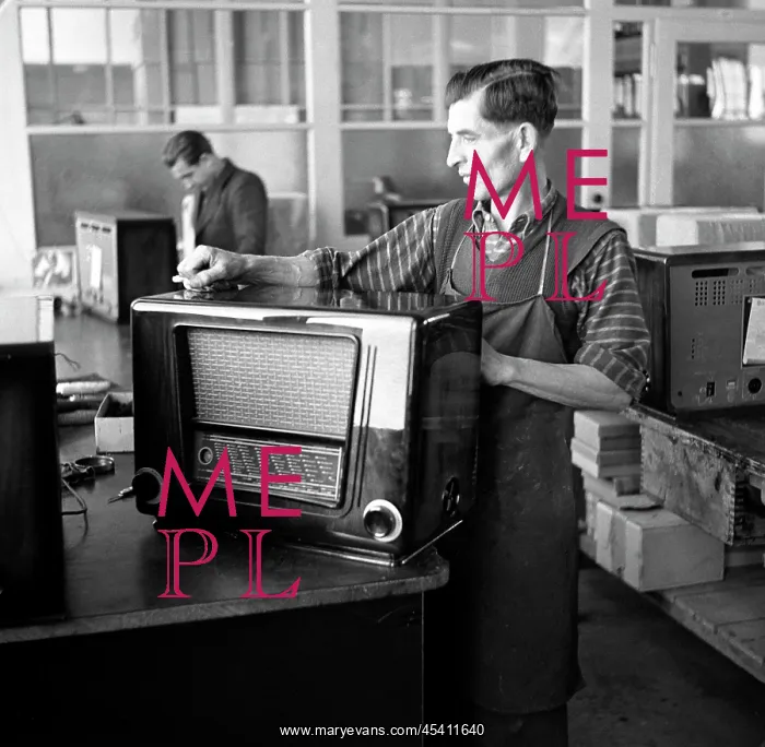  : Tesla Prague - manufacture of radios