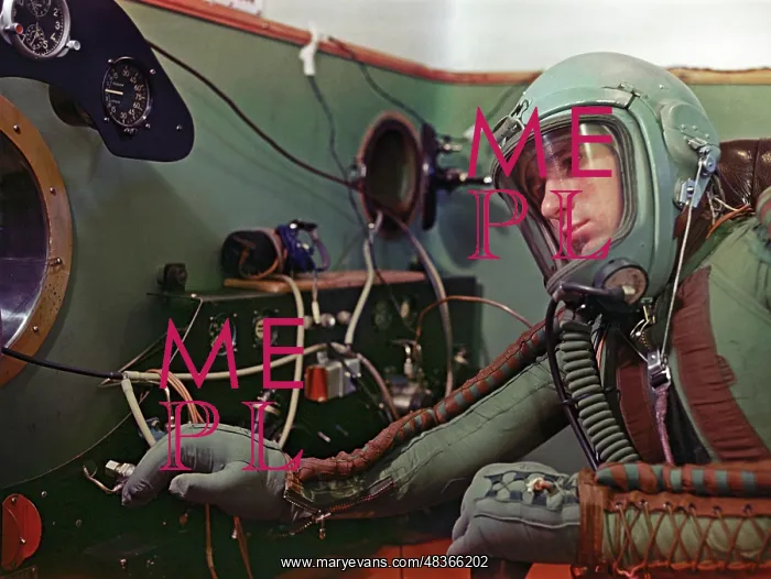 : Testing of equipment in pressure chamber, 1959 : Testing of equipment in pressure chamber, 1959