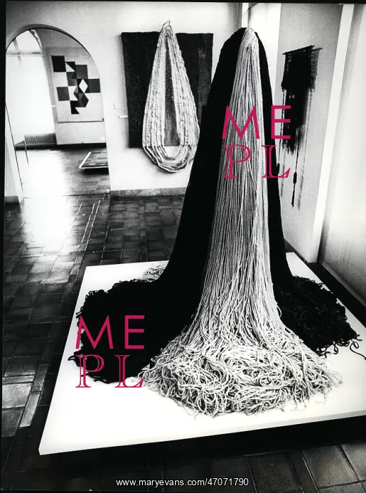 : Textile sculpture by Claire Zeisler, exhibition in Zurich : Textile sculpture by Claire Zeisler, exhibition in Zurich