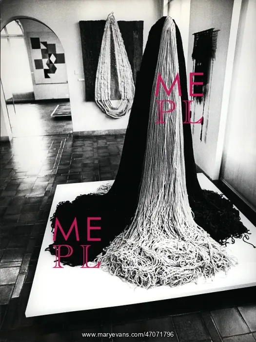 : Textile sculpture by Claire Zeisler, exhibition in Zurich : Textile sculpture by Claire Zeisler, exhibition in Zurich