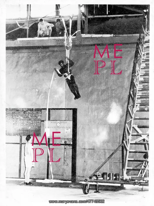 : Thai paratroop trainee practising rapelling : Thai paratroop trainee practising rapelling