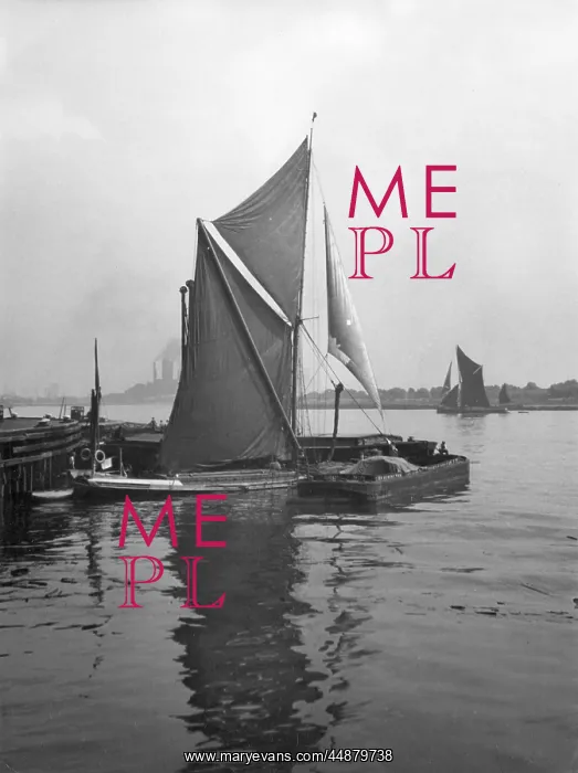 : THAMES BARGES : THAMES BARGES