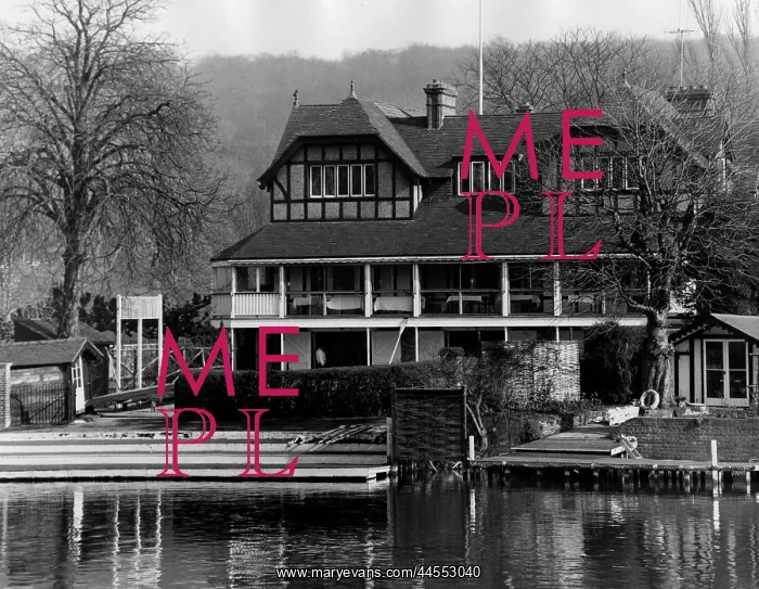  : THAMES BOATHOUSES