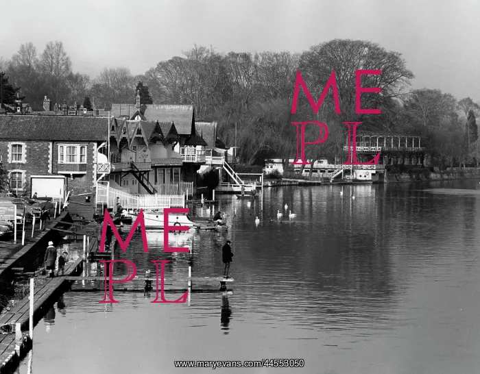  : THAMES BOATHOUSES