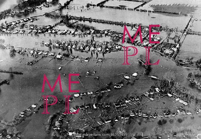 : Thames flooded after unprecedented rainfall 1929 : Thames flooded after unprecedented rainfall 1929