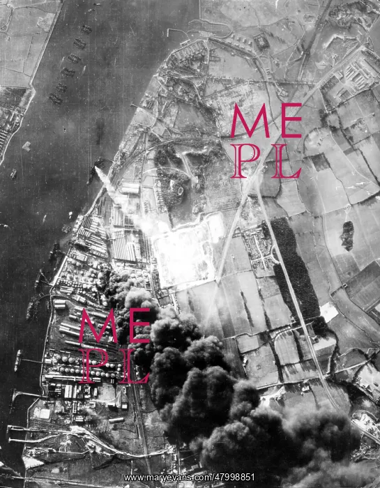 : The Thames was not to be missed by the German bomber : The Thames was not to be missed by the German bomber