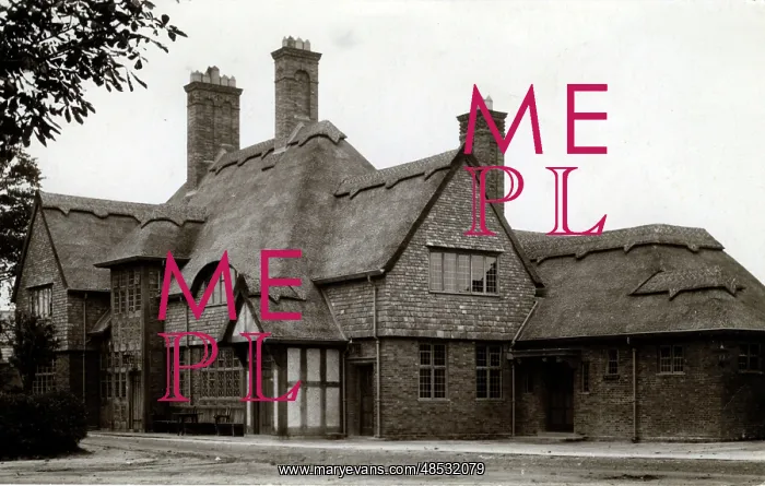 : Thatched House, Thought to be at Wolverhampton, Staffordshir : Thatched House, Thought to be at Wolverhampton, Staffordshir