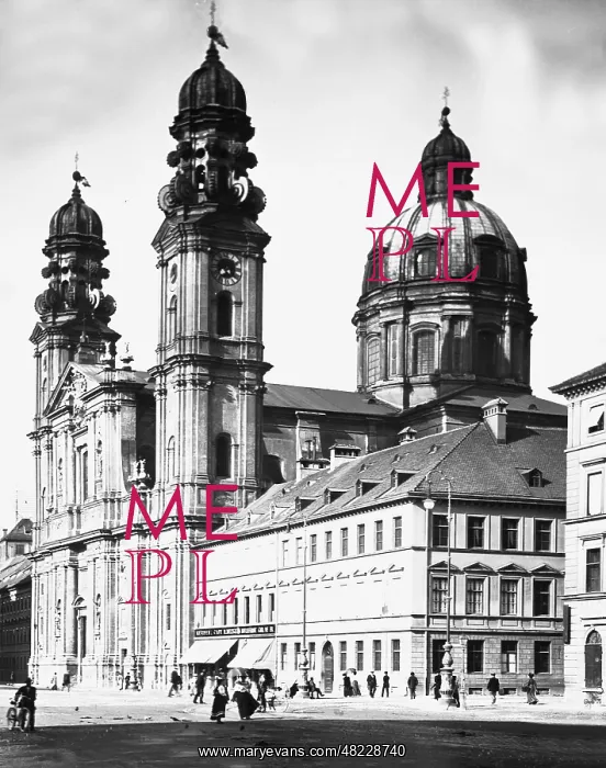 : Theatinerkirche am Odeonsplatz in Munich : Theatinerkirche am Odeonsplatz in Munich