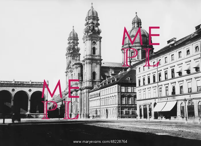 : Theatinerkirche am Odeonsplatz in Munich : Theatinerkirche am Odeonsplatz in Munich
