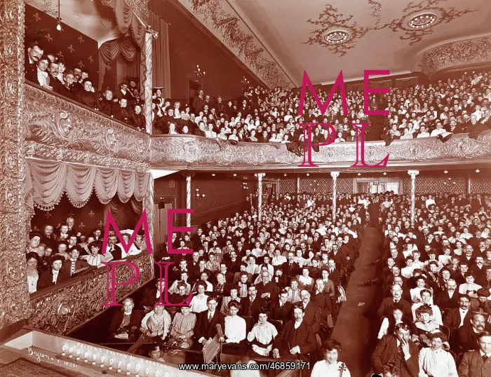 : Theatre Audience in New York : Theatre Audience in New York