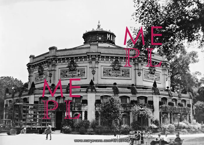  : Theatre Marigny, 1935
