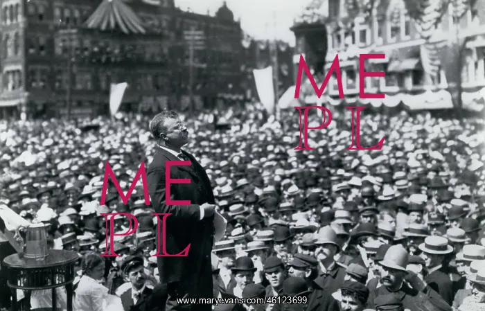 : Theodore Roosevelt giving a speech to a large crowd