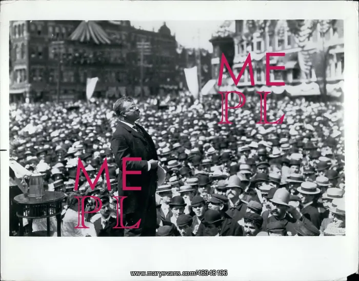  : Theodore Roosevelt giving a speech to a large crowd