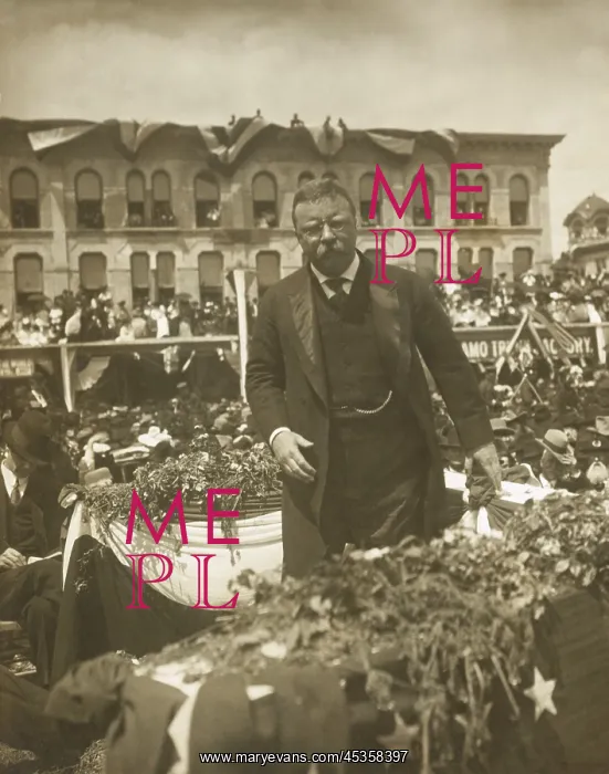 : Theodore Roosevelt speaking to a large crowd at : Theodore Roosevelt speaking to a large crowd at