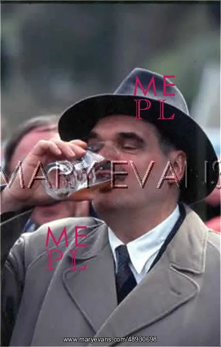 : THIRSTY GENT 1940S : THIRSTY GENT 1940S