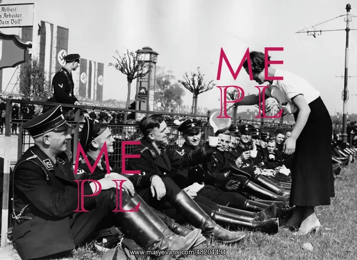 : Thirsty SS men, 1934 : Thirsty SS men, 1934