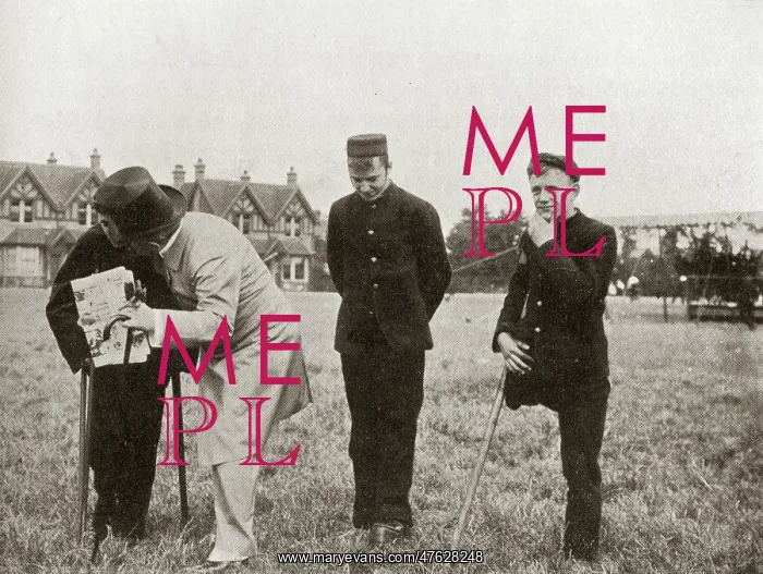 : Thomas Barnardo with some physically disabled boys : Thomas Barnardo with some physically disabled boys