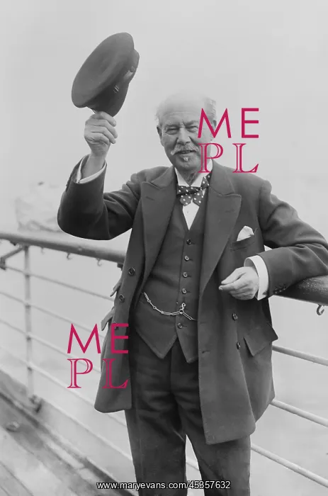 : Thomas Lipton in 1909. The British grocery entrepreneur : Thomas Lipton in 1909. The British grocery entrepreneur
