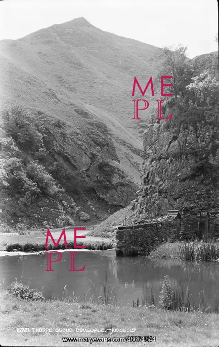 : Thorpe Cloud in Dovedale : Thorpe Cloud in Dovedale