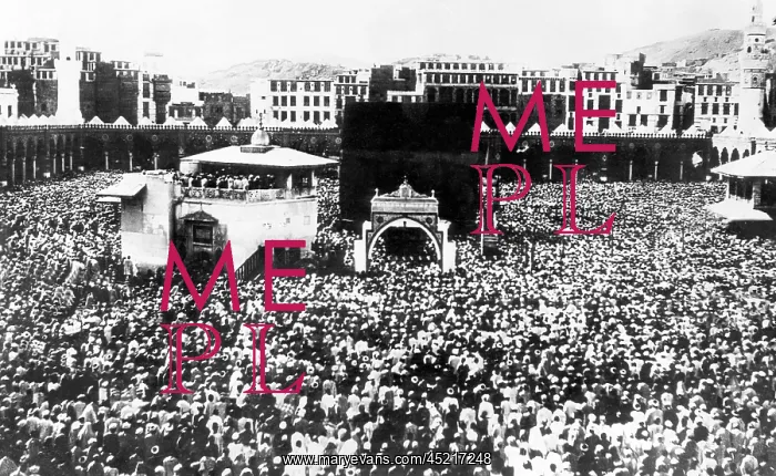 : Thousands of people who made the pilgrimage ? : Thousands of people who made the pilgrimage ?