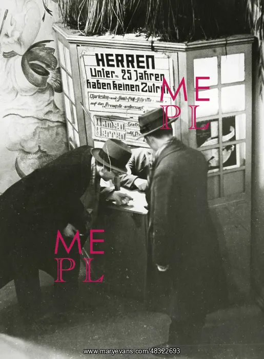 : Ticket booth at the Englischer Hof, 1931 : Ticket booth at the Englischer Hof, 1931