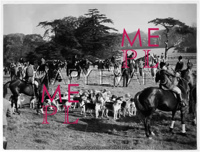 : TICKHAM HUNT MEET C1940 : TICKHAM HUNT MEET C1940