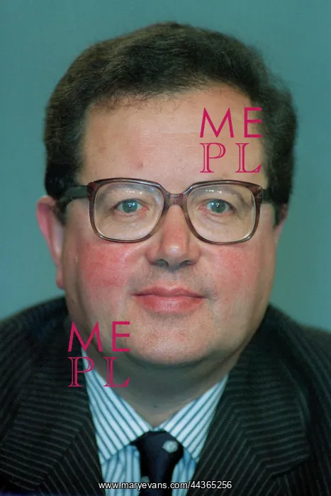  : Tim Boswell MP