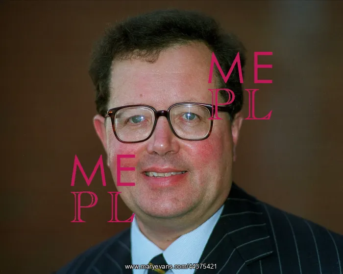  : Tim Boswell MP