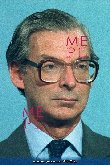  : Tim Sainsbury MP