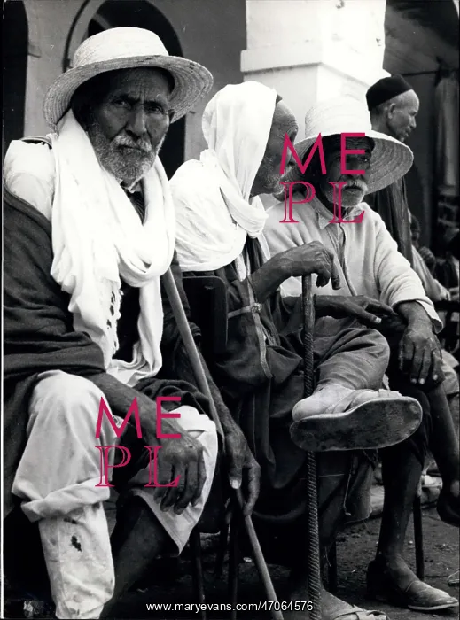 : There is always time for a chat; These old Tunisians : There is always time for a chat; These old Tunisians