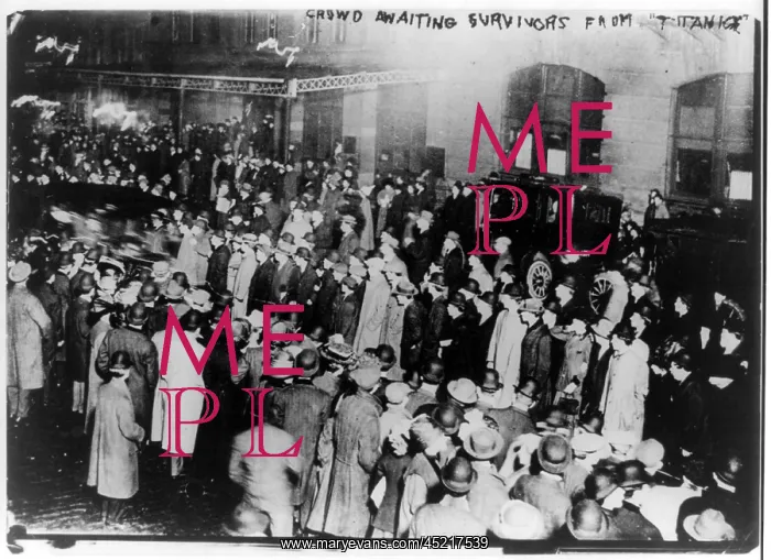 : TITANIC, Crowd awaiting survivors from the ? : TITANIC, Crowd awaiting survivors from the ?