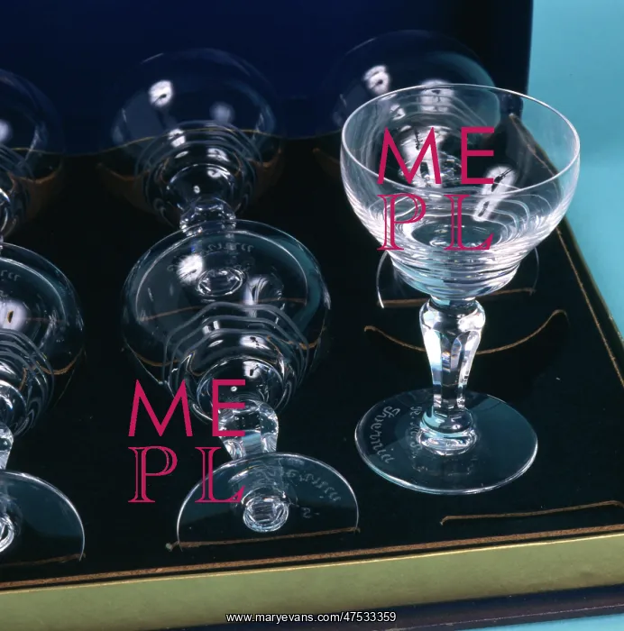  : Titanic glassware
