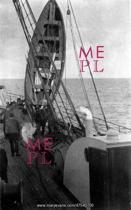  : Titanic lifeboat