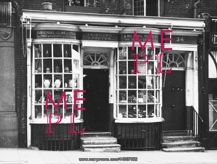 : TOBACCONISTS SHOPFRONT : TOBACCONISTS SHOPFRONT