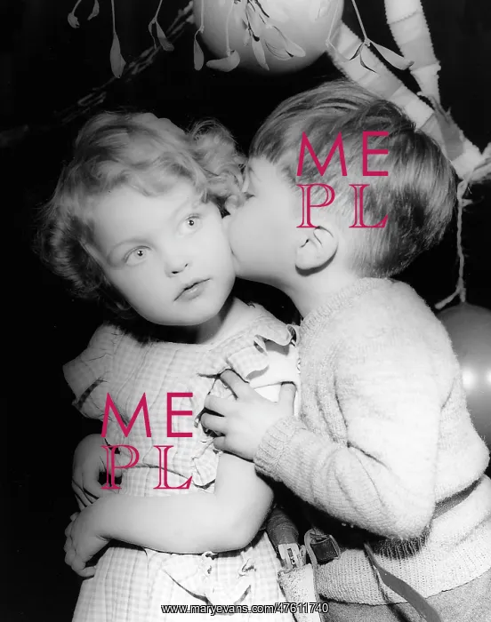 : Two toddlers under the mistletoe : Two toddlers under the mistletoe