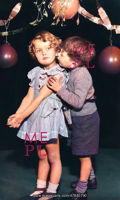 : Two toddlers under the mistletoe : Two toddlers under the mistletoe