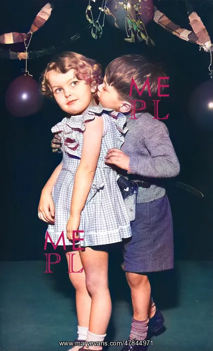 : Two toddlers under the mistletoe : Two toddlers under the mistletoe