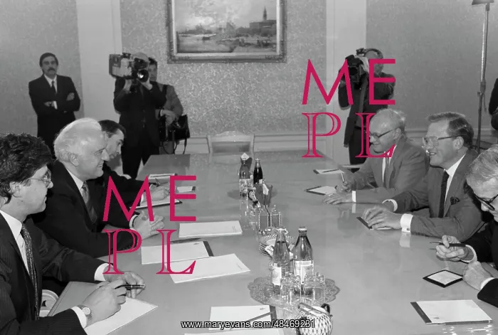 : Tom King visits USSR : Tom King visits USSR