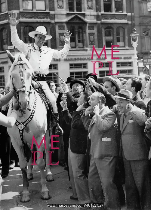 : Tom Mix. US-american actor Tom Mix with his horse TONY in London : Tom Mix. US-american actor Tom Mix with his horse TONY in London