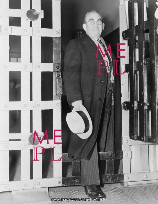 : Tom Mooney a socialist labor leader stepped ? : Tom Mooney a socialist labor leader stepped ?