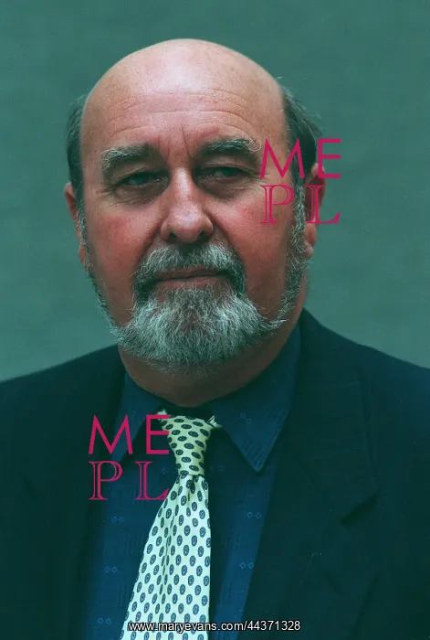  : Tom Pendry MP