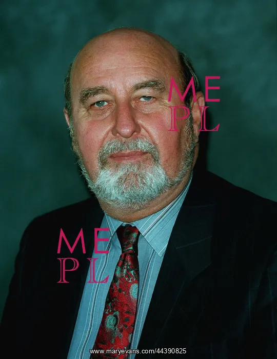  : Tom Pendry MP