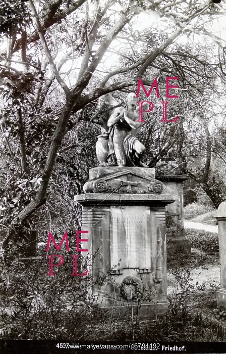 : Tomb at Schmelz cemetery : Tomb at Schmelz cemetery