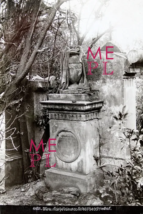 : Tomb at Schmelz cemetery : Tomb at Schmelz cemetery